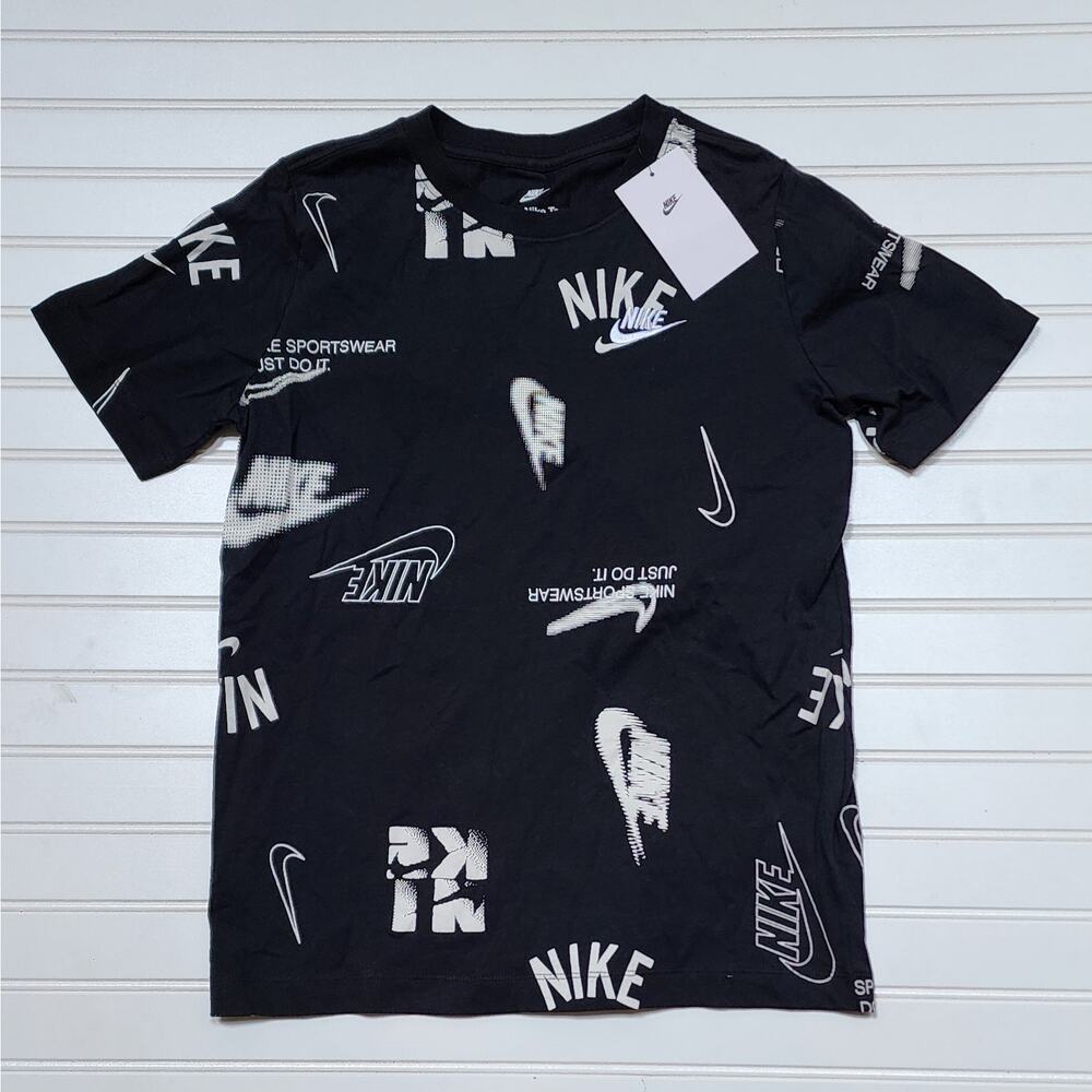 NWT Nike Boys' Sportswear Club Energy Logo Short Sleeve T-Shirt Size L Black